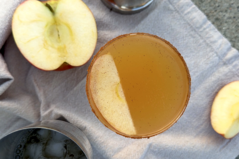 Spice up your fall cocktail rotation with this apple pie martini recipe